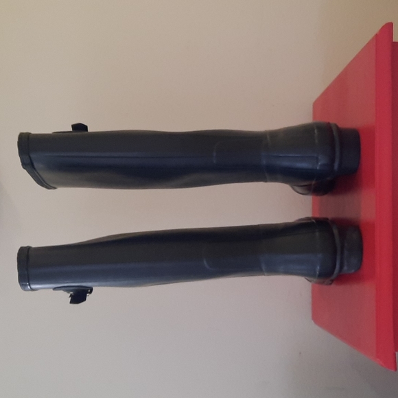 'Hunter' Style Tall Rain Boots - Picture 4 of 7